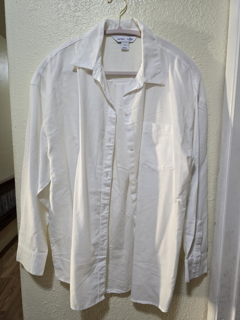 Old Navy Women’s White Long-Sleeve Button Shirt